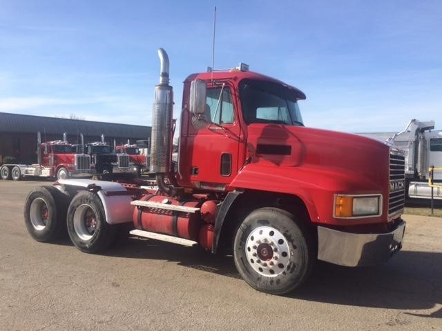 2001 Mack Ch613  Conventional - Day Cab