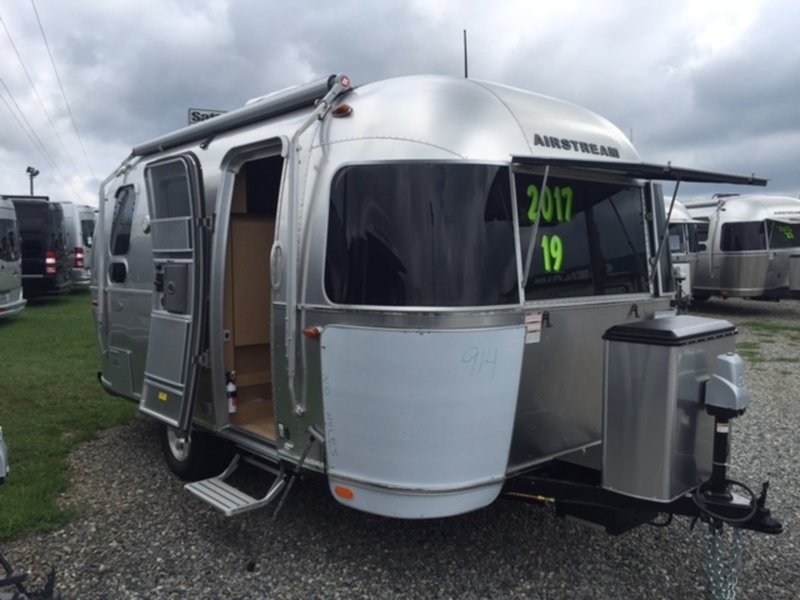 2017 Airstream FLYING CLOUD 19FC