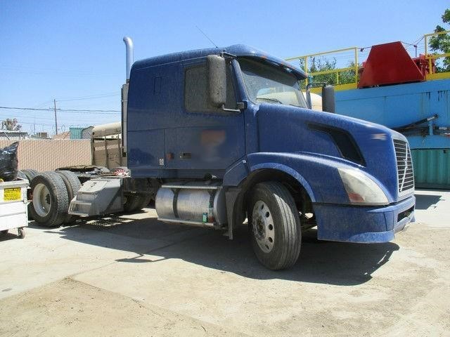 2005 Volvo Vnl  Conventional - Sleeper Truck