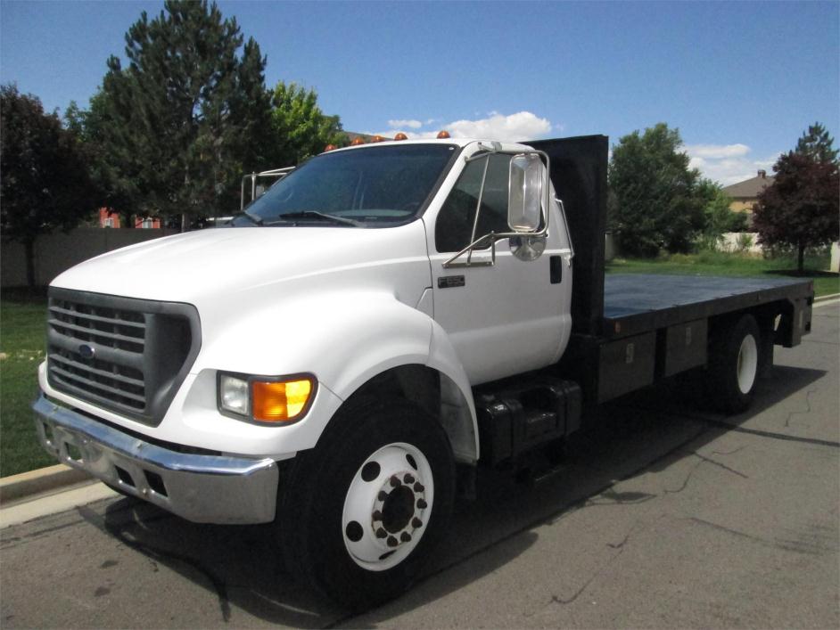 2002 Ford F650  Flatbed Truck
