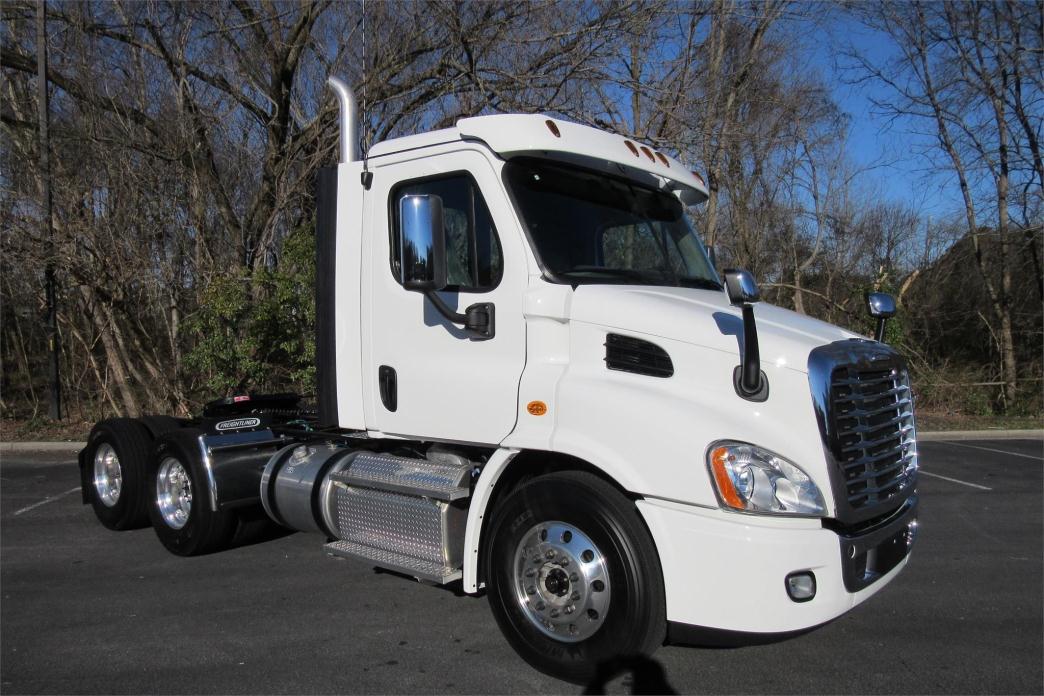 2016 Freightliner Cascadia 113  Conventional - Day Cab