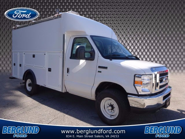 2016 Ford E-Series  Box Truck - Straight Truck