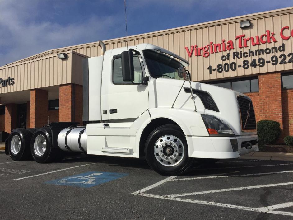 2008 Volvo Vnl  Conventional - Day Cab