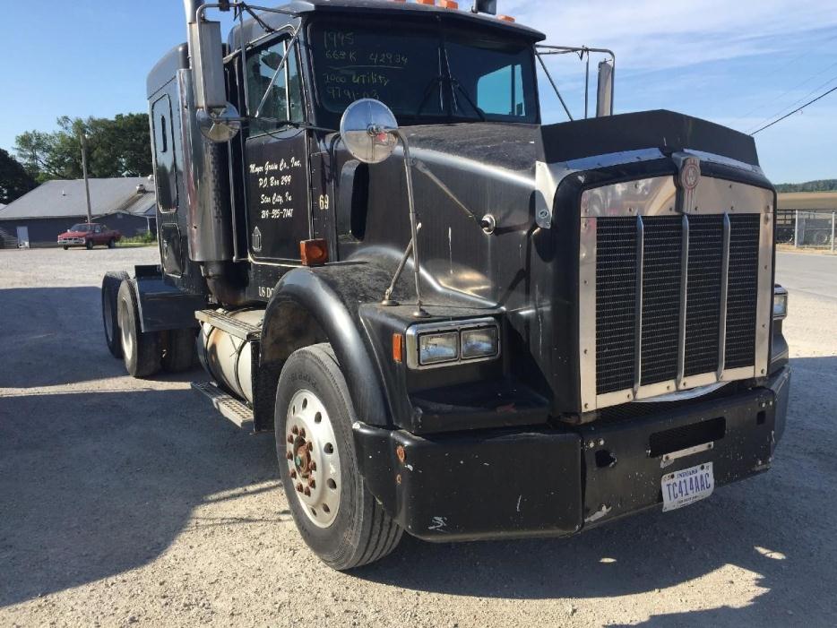 1995 Kenworth T800  Conventional - Sleeper Truck