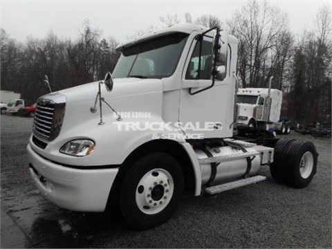 2005 Freightliner Columbia  Cab Chassis