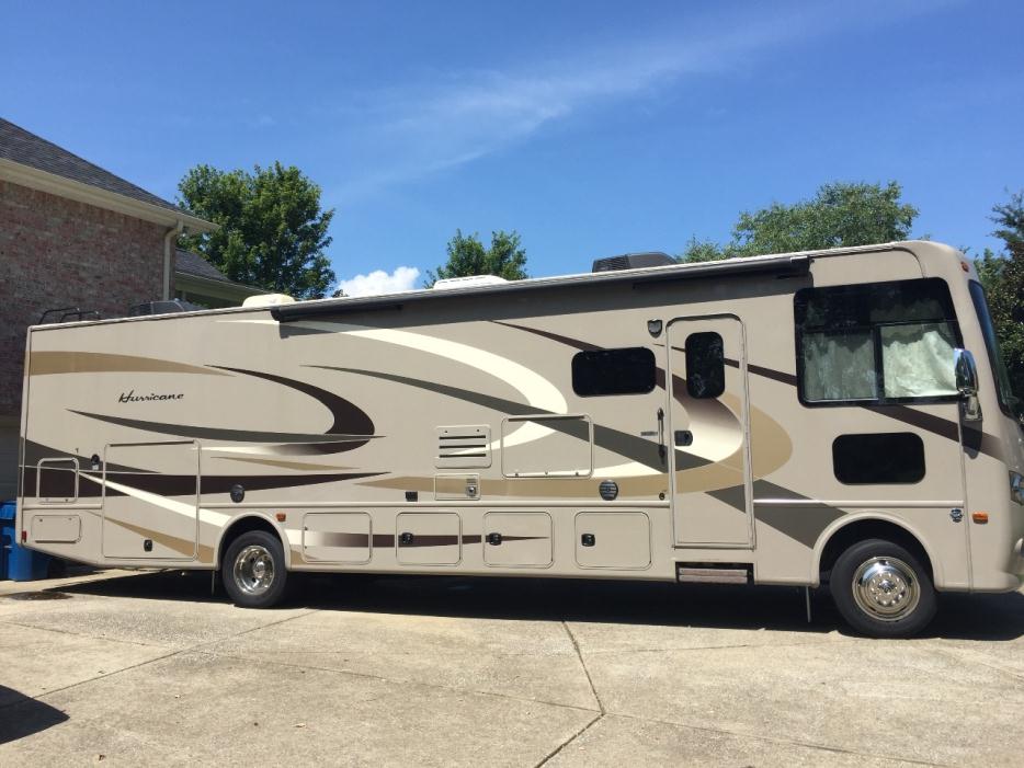 2015 Thor Motor Coach Hurricane 34F