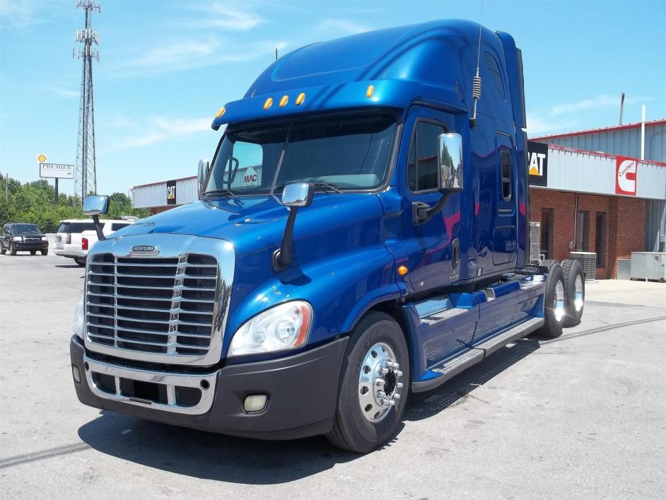 2011 Freightliner Cascadia 125  Conventional - Sleeper Truck