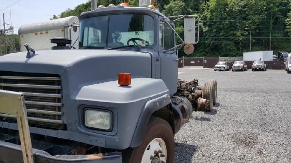 1999 Mack Rd688s  Cab Chassis