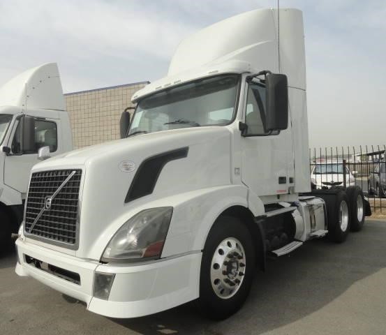 2012 Volvo Vnl64t300  Conventional - Day Cab