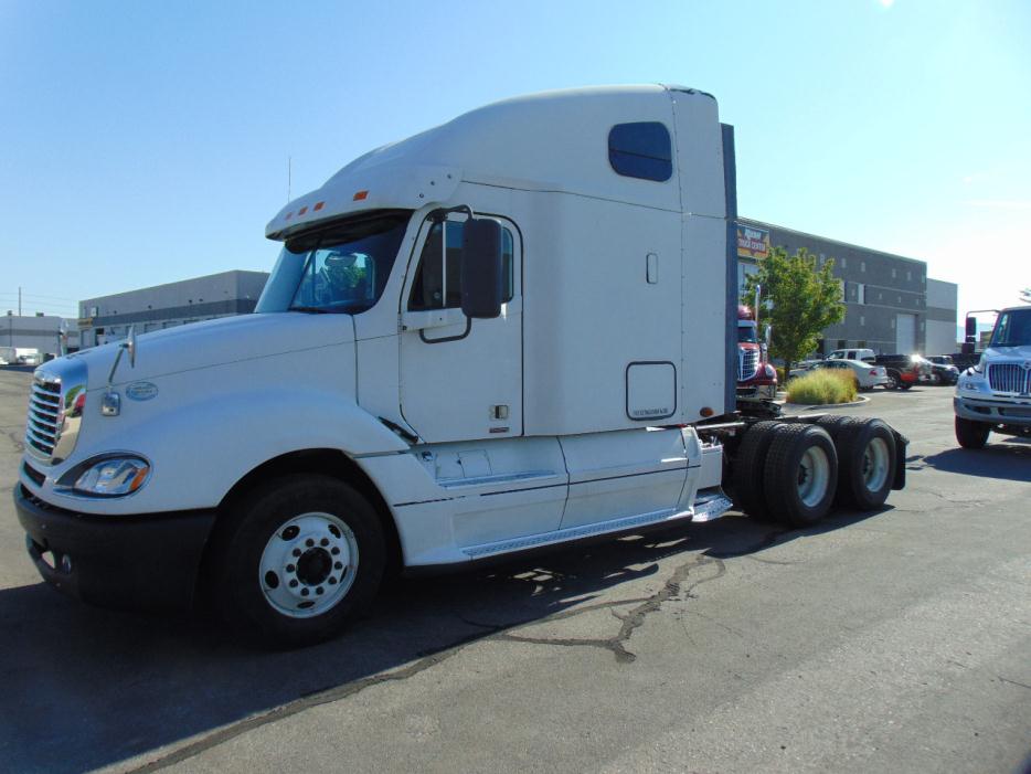2009 Freightliner Columbia Cl12064st  Conventional - Sleeper Truck
