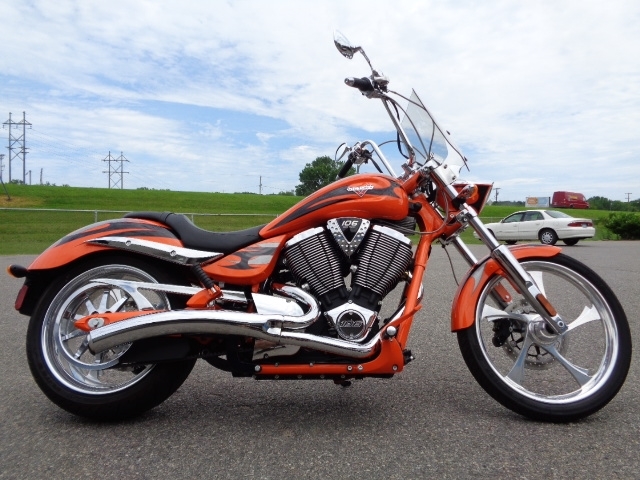 2015 Victory Cross Country Two-Tone Suede Sunset Red