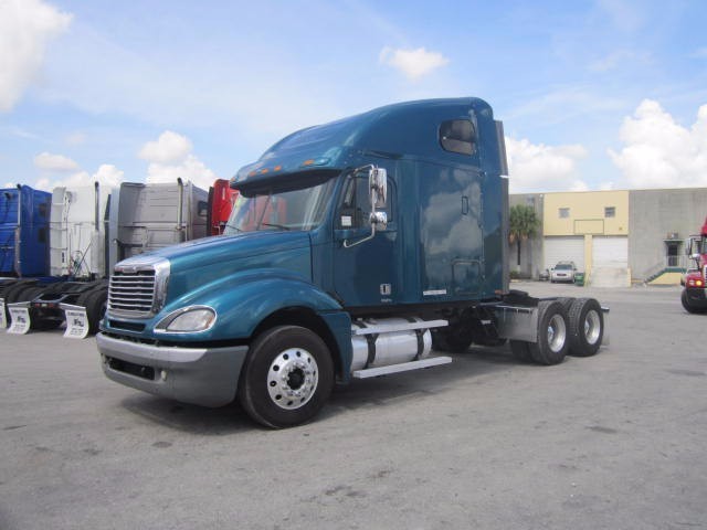 2006 Freightliner Columbia Cl12064st  Conventional - Sleeper Truck