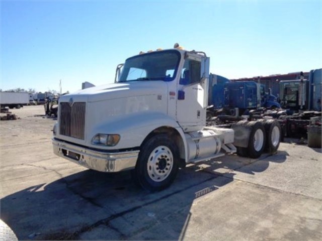 2003 International 9200  Conventional - Day Cab
