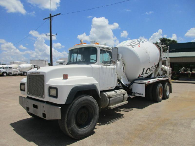 1999 Mack Rd690s  Mixer Truck