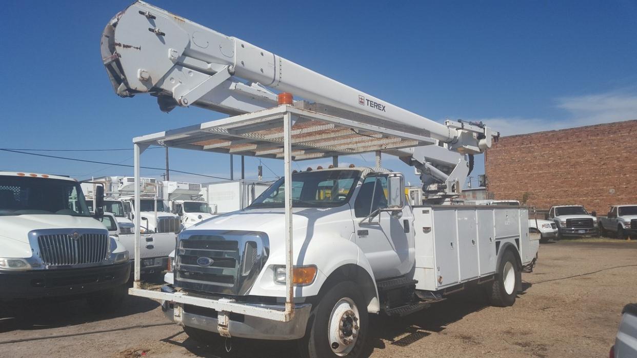 2006 Ford F750  Bucket Truck - Boom Truck