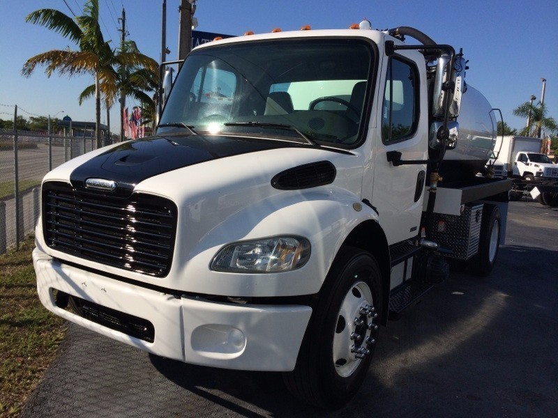 2006 Freightliner Business Class M2 106  Septic