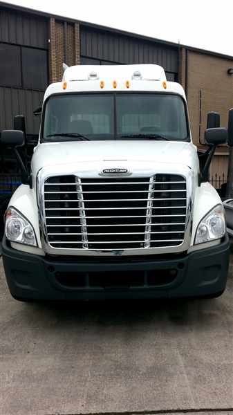2009 Freightliner Cascadia 125  Conventional - Day Cab