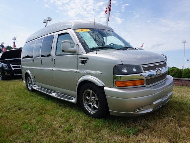 2009 Chevrolet Express 1500  Passenger Van