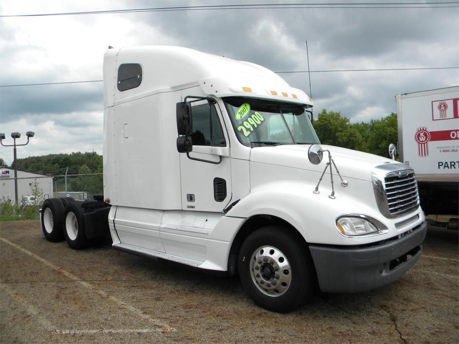 2007 Freightliner Columbia 120  Conventional - Sleeper Truck