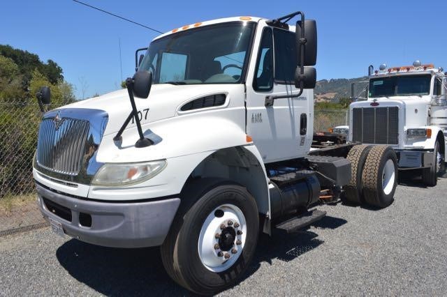 2005 International 4400  Conventional - Day Cab