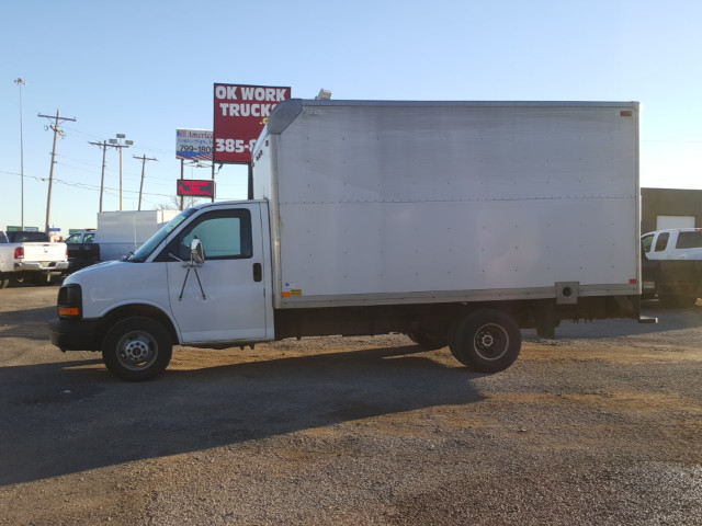 2005 Gmc Savana Cutaway  Box Truck - Straight Truck