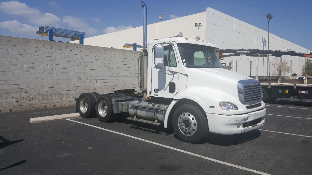 2007 Freightliner Columbia 112  Conventional - Day Cab