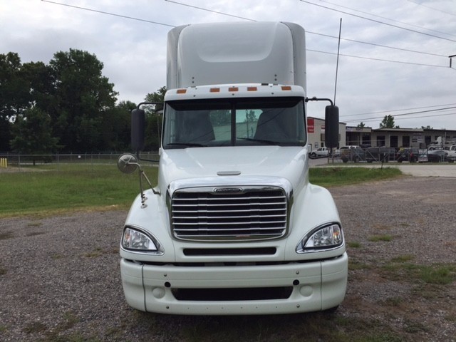 2009 Freightliner Columbia Cl12064st  Conventional - Day Cab