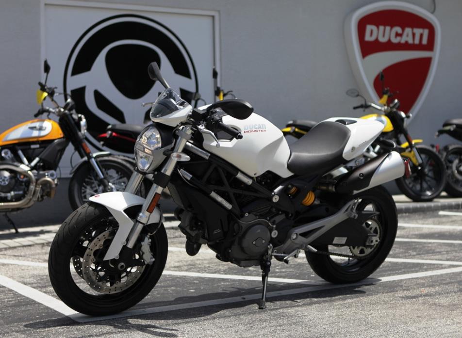 2010 Ducati Monster 1100S