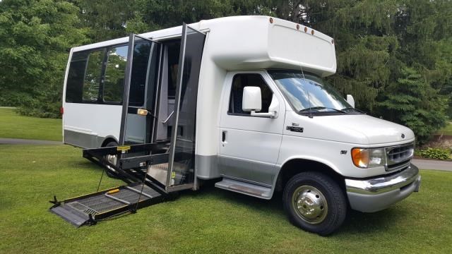 2001 Ford E450 Super Duty  Cutaway-Cube Van