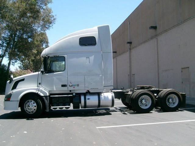 2013 Volvo Vnl64t670  Conventional - Sleeper Truck