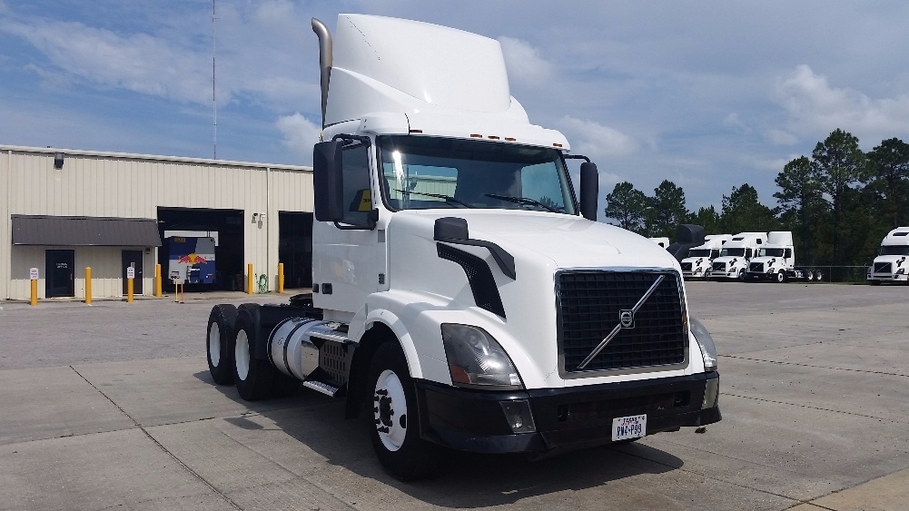 2012 Volvo Vnl  Conventional - Day Cab