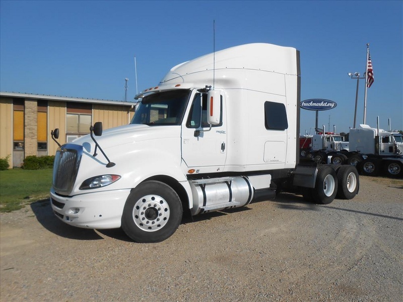 2008 International Prostar  Conventional - Sleeper Truck