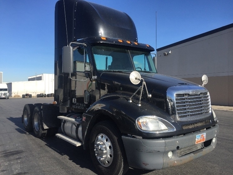 2009 Freightliner Columbia 120  Conventional - Day Cab