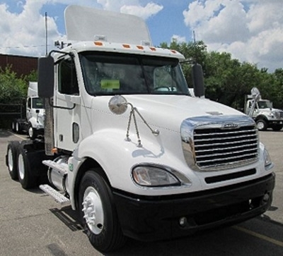 2009 Freightliner Columbia 120  Conventional - Day Cab