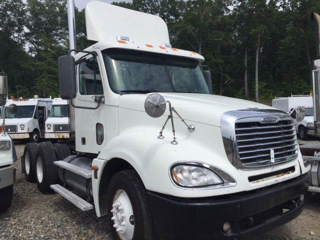 2006 Freightliner Columbia 120 Tractor 10 Wheeler Rig  Conventional - Day Cab