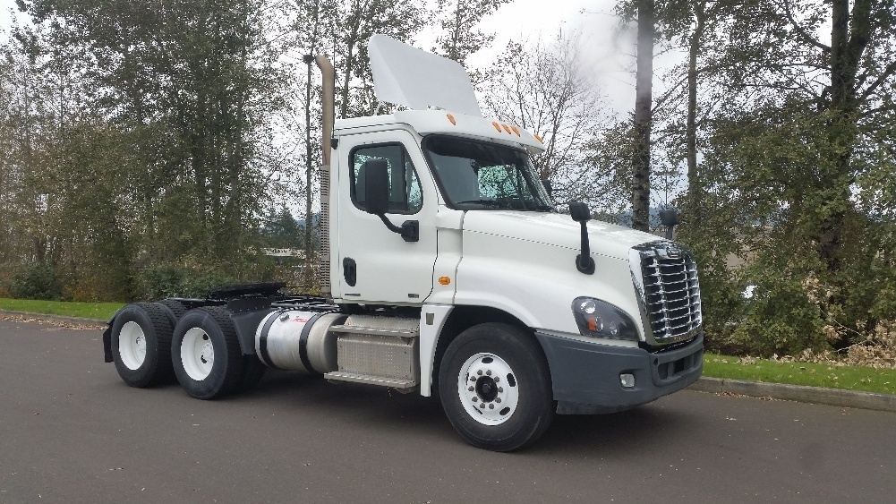 2012 Freightliner Cascadia 125  Conventional - Day Cab