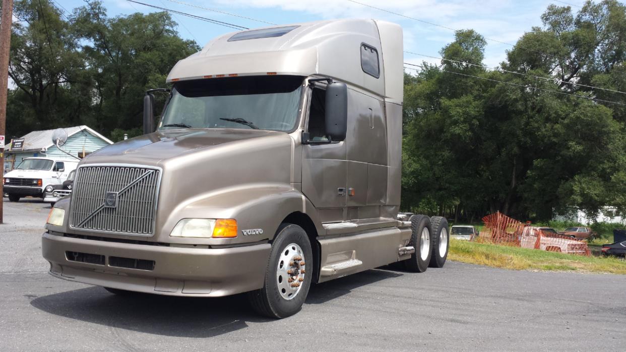 2001 Volvo Vnl64t  Conventional - Sleeper Truck