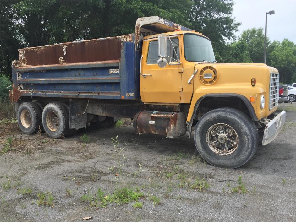 1984 Ford 8000  Dump Truck