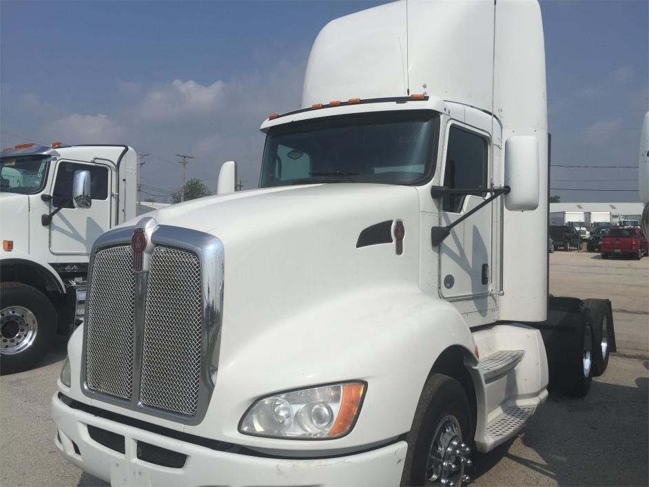 2010 Kenworth T660  Conventional - Day Cab