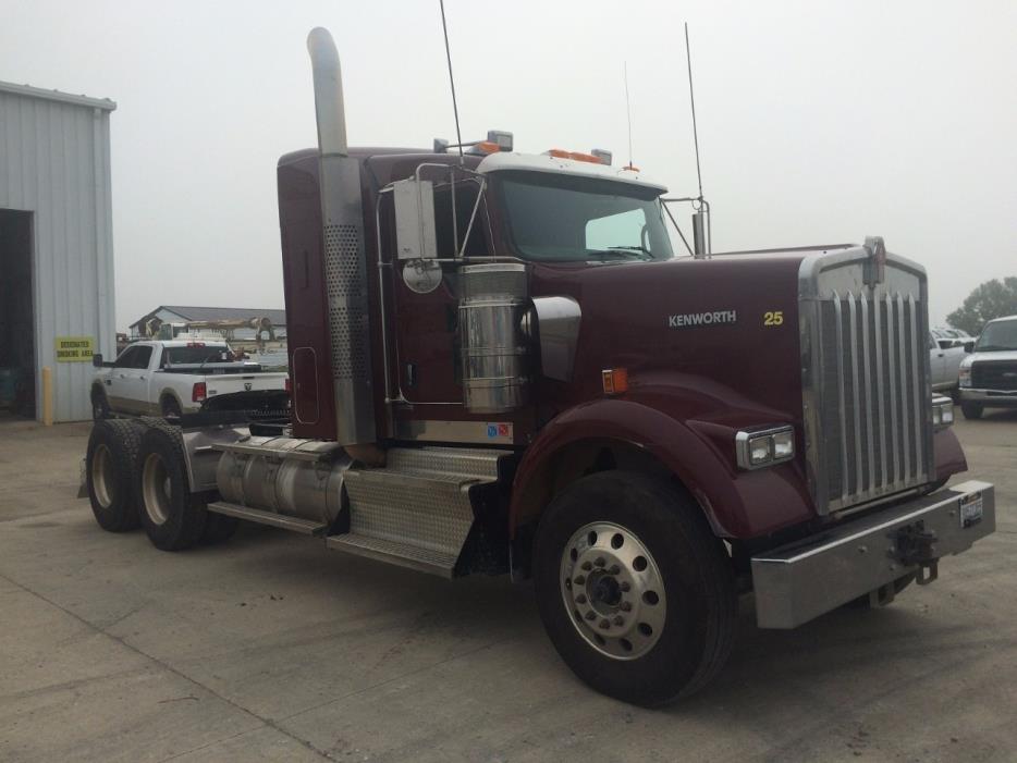 2014 Kenworth W900  Conventional - Sleeper Truck