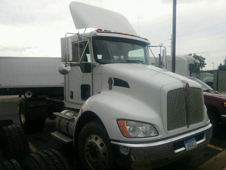 2010 Kenworth T300  Conventional - Day Cab