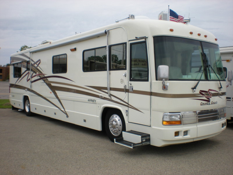 1999 Country Coach Affinity 40'