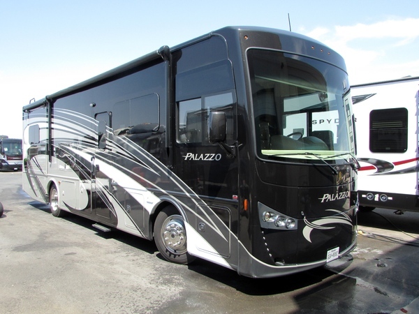 2016 Thor Motor Coach PALAZZO