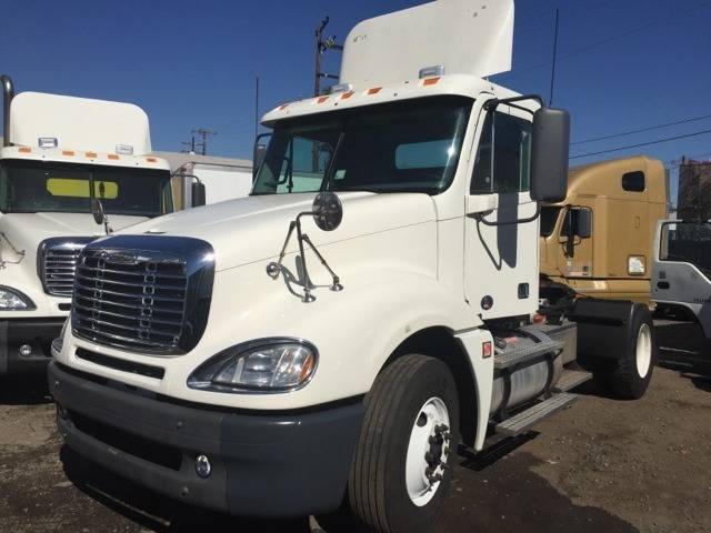 2010 Freightliner Columbia Cl12064st  Conventional - Day Cab
