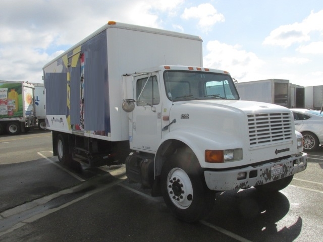 2000 International 4900  Box Truck - Straight Truck