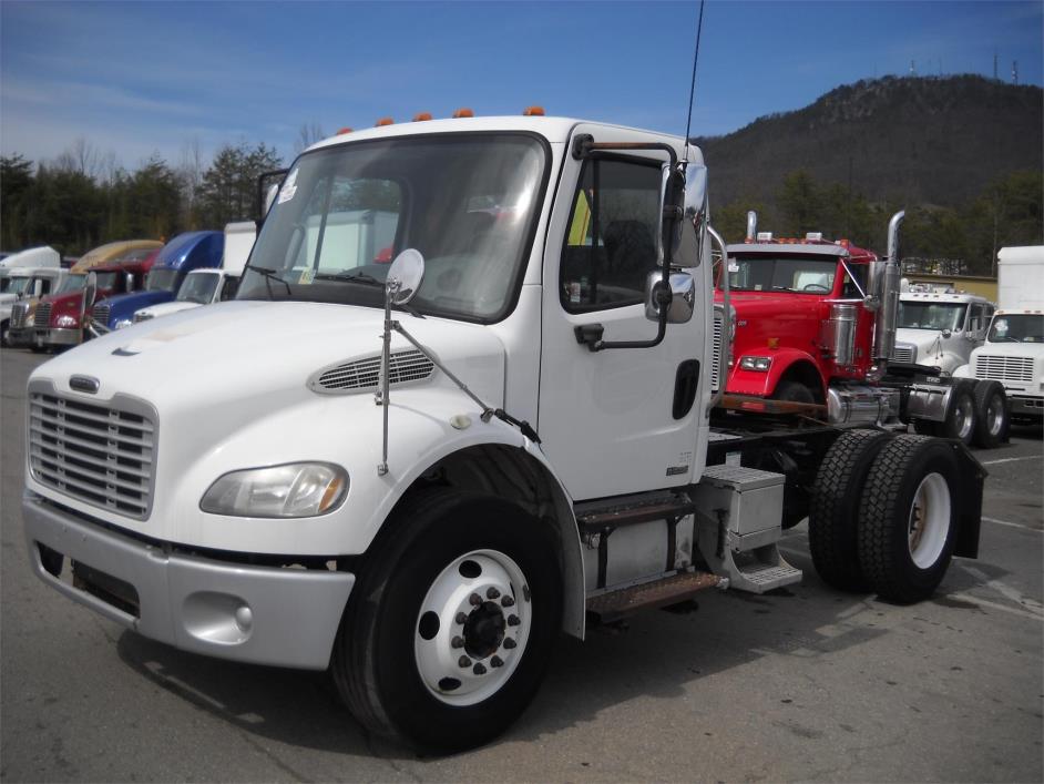 2007 Freightliner Business Class M2 106  Conventional - Day Cab