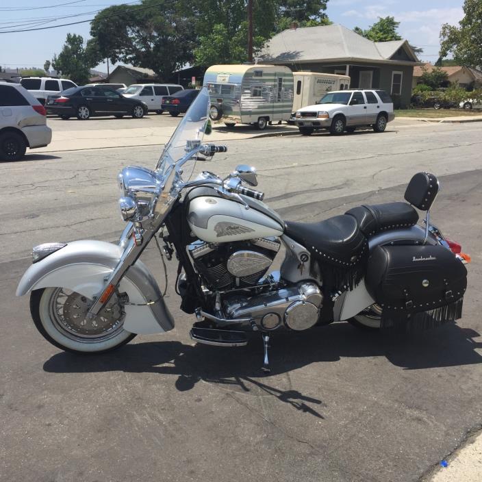 2016 Indian Chief Vintage Star Silver and Thunder Bl