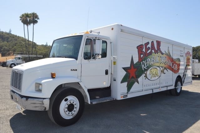 2000 Freightliner Fl70  Beverage Truck