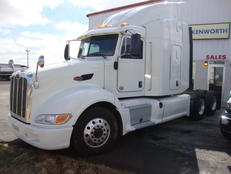 2013 Peterbilt 386  Conventional - Sleeper Truck