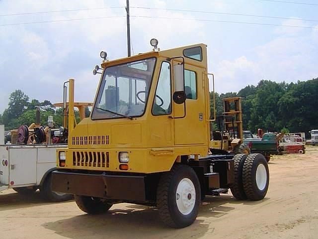 2000 Ottawa 30  Yard Spotter Truck
